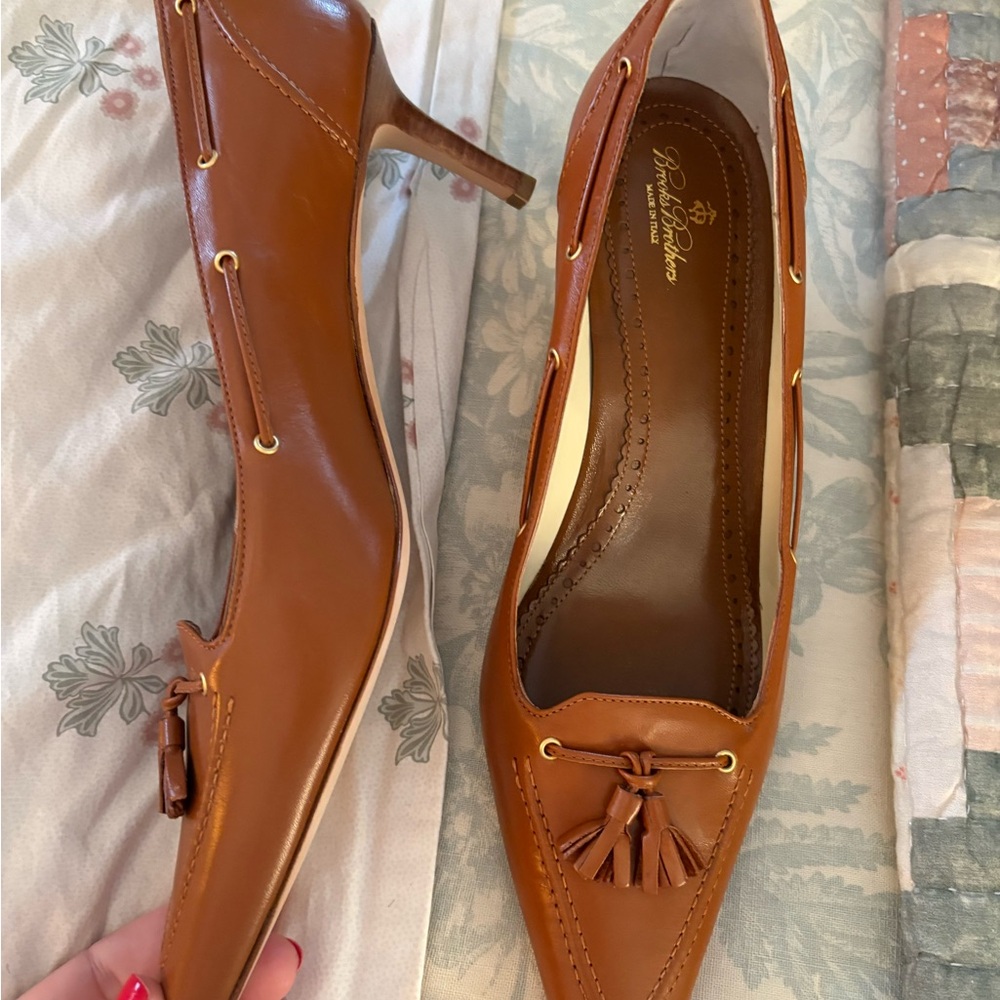 Brooks Brothers Tan Leather Heels - Picture 3 of 7